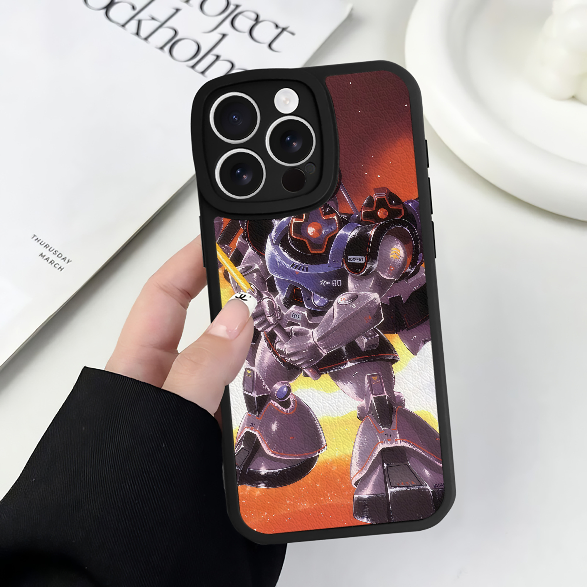 （画像用） 機動戦士ガンダム Mobile Suit Gundam 【iPhone 16シリーズ対応】シリコンスマホケース（レザー調） 材質：シリコン